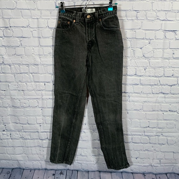 Levi’s Women’s Vintage 550 Relaxed Fit Tapered Leg Washed Black Size S Short - Picture 1 of 6